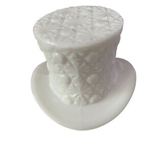 Fenton milk glass top hat daisy and button pattern, 2 1/2 inches tall